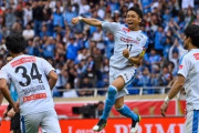 【Jリーグ】2ゴールの活躍で優勝に貢献した小林が瞳を潤ませたのは…「俺が一番あいつの努力を知っている」