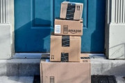 【急募】Amazonから頼んでもない水が届いた(半年ぶり2回目)