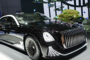 中国の高級車メーカー「紅旗」のシャンデリア付、ハンドルレスのL-コンセプトご覧ください