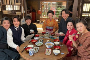 【乃木坂46】連続テレビ小説『らんまん』遠藤さくらを中心に食卓を囲んだショット、メンツが凄すぎる・・・