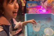 玉井詩織『私の金魚すくい動画、初公開。笑』｢私は出演していませんてw」｢愛ですな」｢金魚すくいも無難超えて上手いw」