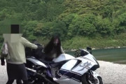 【動画】バイク女子、短時間で2回も転ける