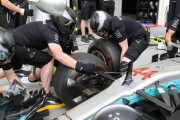 F1のピットでタイヤのネジ外すだけの仕事に就きたい