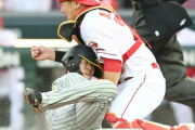 【阪神】中野と広島・会沢が本塁クロスプレーで激しく激突