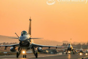 中国所属するJ-10戦闘機飛行隊が、24時間体制の飛行訓練を実施！