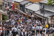 海外「京都のオーバーツーリズムの問題を解決するにはどうすればいい？」（海外の反応）