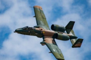 米軍嘉手納基地にA-10サンダーボルトⅡ対地攻撃機2機が飛来…在韓米軍烏山基地所属！