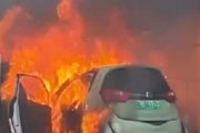 【恐怖】中国で車が突然発火し炎上　どーしてこうなった？