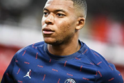 急転直下！“怪物”エムバペがパリSG残留を決断、今夜正式発表と現地報道！マドリー移籍は破談か