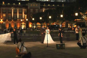 結婚式のウエディングフォト撮影で東京駅が大混雑…一部の迷惑な撮影者が「通行人に暴言」を吐くことも