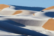 【異常気象】北アフリカのサハラ砂漠に「雪」が降る…世界中で冷え込み、各地で異変