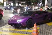 【動画】GACKTさん、マレーシアでド派手な紫ランボルギーニに乗ってるところをYouTuberに撮られる