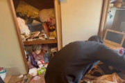 【動画】清掃会社YouTube、ゴミ屋敷を掃除中に白骨化した遺体を発見してしまう
