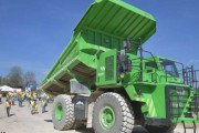 プラグ充電不要。世界最大の電動ダンプカーは重さは45トン、高さ4.2メートル（スイス）