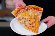 ピザって寿司より美味しいよな←「生魚は意味不明」「勝負にならない」（海外の反応）