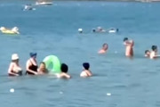 【動画】撃墜されたドローンが海水浴客で賑わうビーチに墜落して3人死亡。