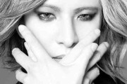 Yoshiki 衝撃の病床写真を公開　仰向けで目をつぶり首にはコルセット「首の手術」を報告