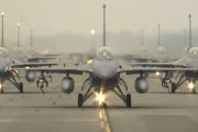 【軍事】台湾の強い「決意表明」　最新改良戦闘機Ｆ１６Ｖで「エレファント・ウォーク」披露・・・識者 「中国軍機と互角以上に戦える」