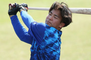 勝又温史(De) 外野の送球で149キロを計測、元投手の肩を存分に見せつける