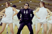 ロシア兵「補給を寄越してください！本部どうぞ！」 PSY「江南スタ～イル」 ロシア兵「！？」