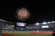 ロッテ「ロッテ選手がホームランで花火打ち上げ」