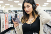 【おじさんに】聞きたいんだが昔はHMVやタワーレコードが若者のメッカでCDを購入してその袋を持って歩いてるだけでナウかったってマジ？？？？？？？