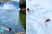 【動画】潮だまりで海水浴を楽しんでいたビキニギャル4人組、大波で大ピンチに(@_@;)