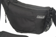 「コールマンのショルダーバッグはカメラだけじゃなくて○○も収納できる！」