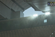 【悲報】全仏オープン、屋根閉めても雨が入ってくる模様…無駄にオサレにするから…
