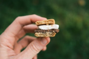 【画像】アメリカで人気の食い物「スモア」、ガチで美味そうｗｗｗｗｗｗｗ