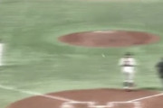 【GIF】イップス疑惑の巨人菊地大稀の送球、ヤバすぎる・・・