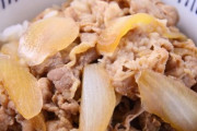 【画像】牛丼を持ち帰って炒めて食った結果wwwww