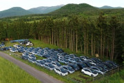 韓国・済州島の山中にBMW70台放置、何が起きているのか