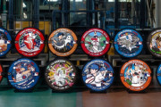 この夏はメジャーリーガーの『聖地巡礼』へ MLBデザインのマンホールカバーが日本各地に登場