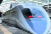 【動画】撮影に夢中で新幹線に乗り遅れた母親、大発狂して新幹線を止めてしまうｗｗ