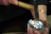 海外「魔法みたいな技術だ！」銀を叩いて食器を作る日本の鍛金職人の動画を見た海外の反応