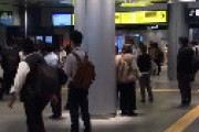 【動画】 大阪駅で不審物騒動　盾を持った警察官が急行で一帯封鎖、避難指示 「列車から降ろされ避難」 大阪ー新大阪運転見合わせ