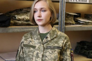 ウクライナ軍に正式採用された新型女性兵士用野戦服…妊娠中でも着用可能！