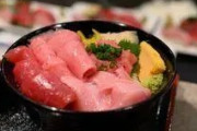 「インバウン丼」が人気爆発！強気価格で安い日本をアピール
