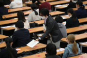 海外「日本の大学入試でマスクをしなかったオッサン、逮捕される」謎すぎる事件に外国人も絶句