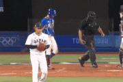 【動画あり】韓国人「野球日韓戦で韓国人選手が日本人投手に激怒！」日本人投手がロジンの粉を大量に付けて弾幕の様な卑怯な投球をし抗議！　韓国の反応