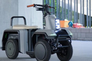 免許不要、最高時速20キロの近未来「シニアカー」登場！