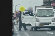 【動画】ウーバーマン、自分を抜かした軽トラ運転手にブチギレてボコボコにしてしまうｗｗｗｗｗｗ