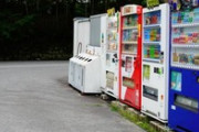 【悲報】自販機のジュース200円超え