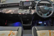 ホンダ車が「和風オシャ内装」に 伝統の漆塗りや四季の花の装飾