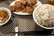 【画像】この唐揚げ定食(550円)wwrwwrwwrwwrwwrwwr