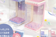 セリアでフィギュアやぬいを飾れる「組み立てディスプレイボックス」が登場！「天才すぎる」