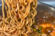 【動画】中華美女が自宅で作るインスタントラーメンが想像を遥かに超える豪華さ