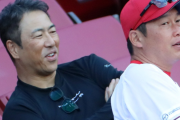 カープ黒田博樹｢5割の力で投げろ」→遠藤3者連続三振！“脱力投法”に挑戦中
