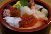 海鮮丼のワサビをどう使うかでその人の性格あらわれるよな